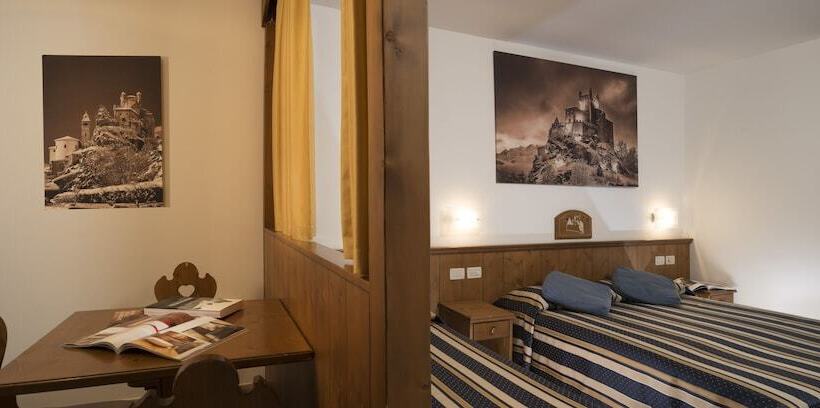 اتاق استاندارد سه نفره, Residence Chateau