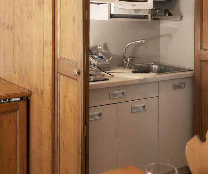 اتاق استاندارد چهار تخته, Residence Chateau