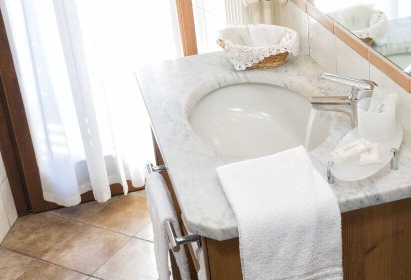 اتاق استاندارد چهار تخته, Residence Chateau