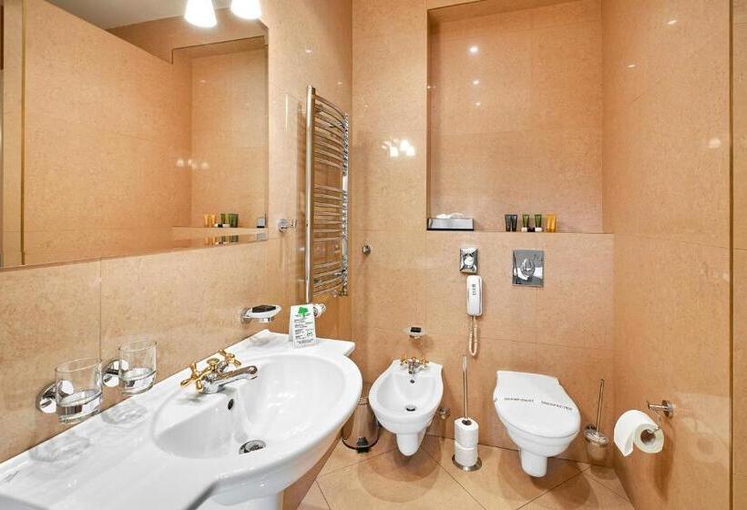 Quarto Estandar, Salvator
