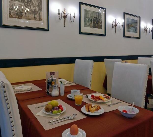 Quarto Estandar, Salvator