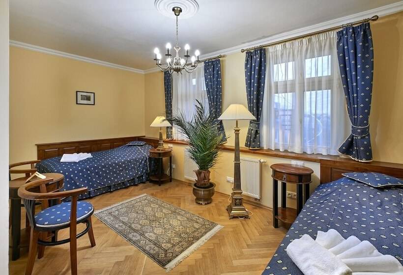 Quarto Estandar, Salvator