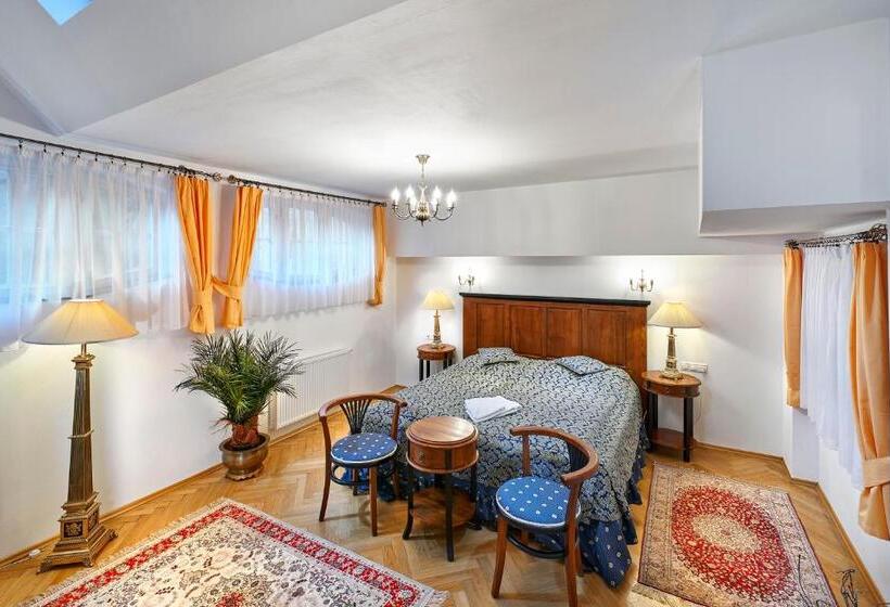 Quarto Estandar, Salvator