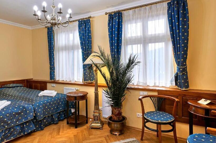 Quarto Estandar, Salvator