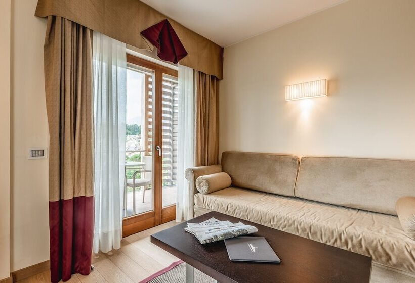 سوئیت جونیور با ماساژ آبی, Villa Madruzzo