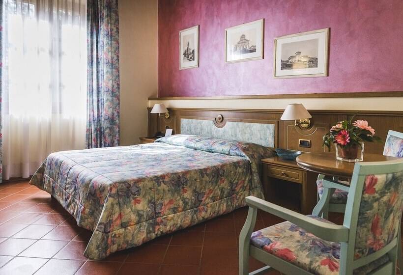 Quarto Estandar, Villa Sonnino