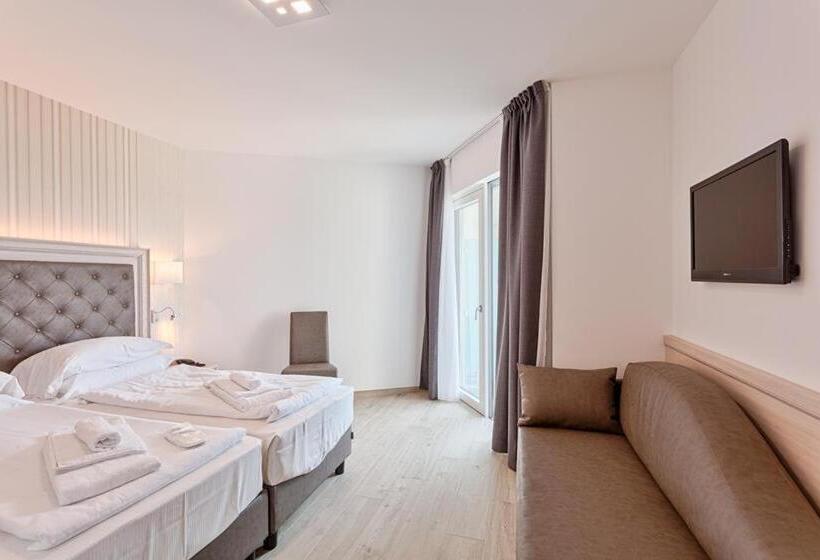 Superior room with lake view, Bellariva