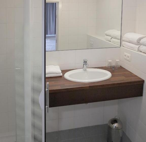 اتاق استاندارد, Antwerp Harbour