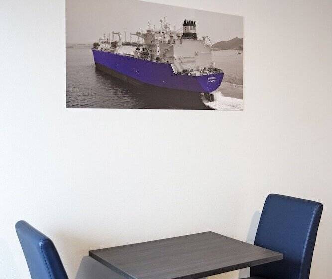اتاق استاندارد, Antwerp Harbour