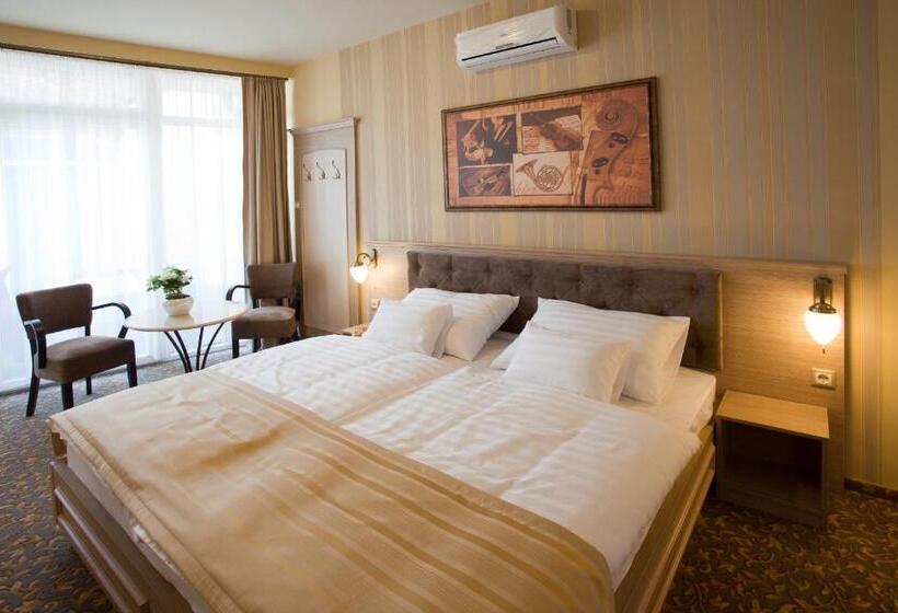 스탠다드 트리플 룸, Barokk Hotel Promenád