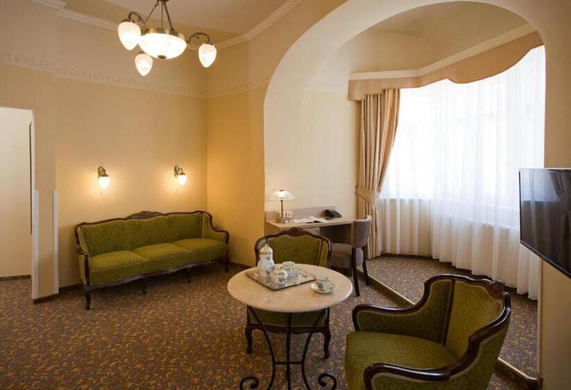 스위트, Barokk Hotel Promenád