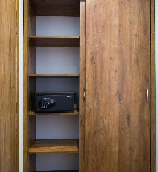 Quarto Triplo Estandar, Gem