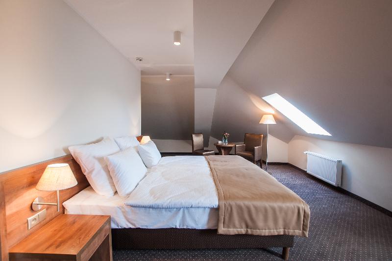Quarto Triplo Estandar, Gem