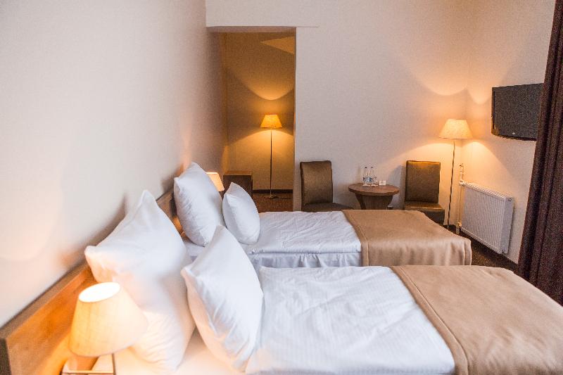 Quarto Triplo Estandar, Gem