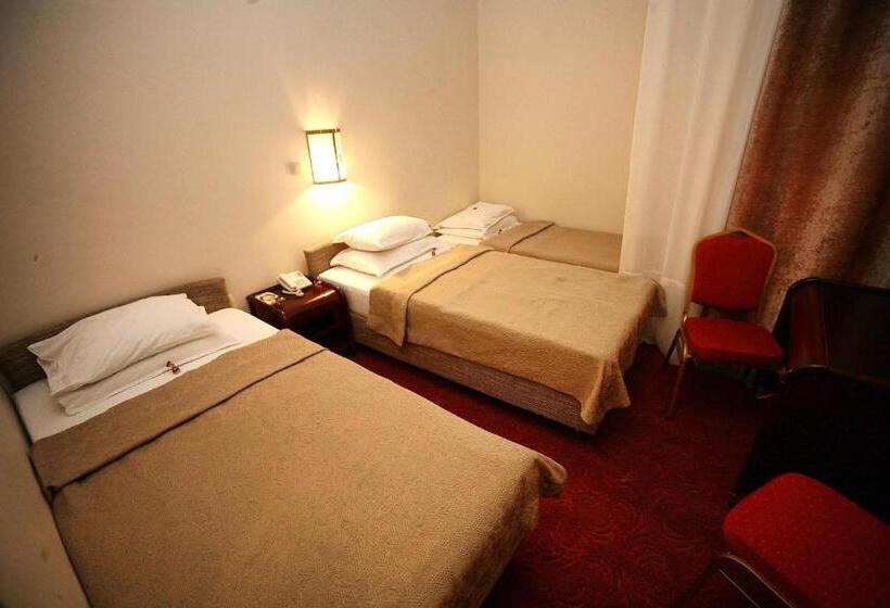 اتاق استاندارد سه نفره, Golden Inn
