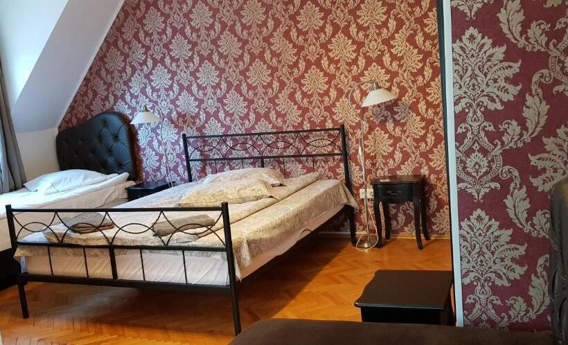 اتاق استاندارد سه نفره, Pension Casa Leone
