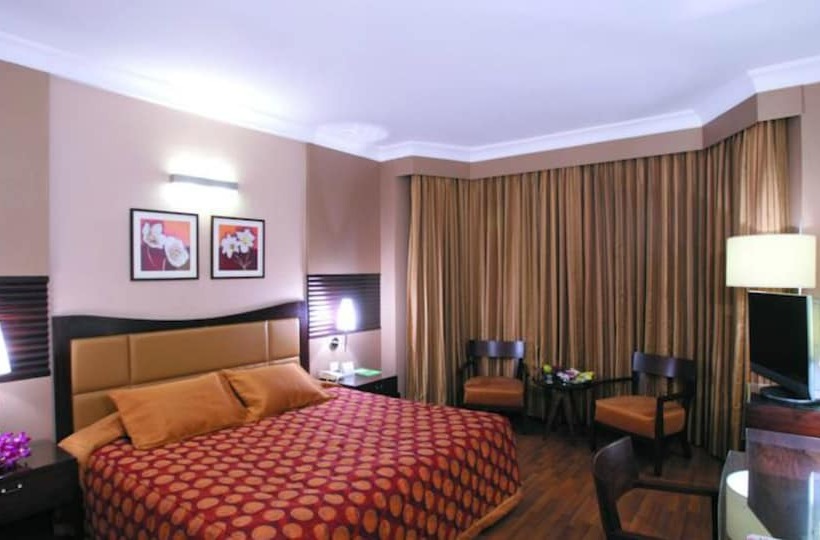 اتاق لوکس, The Retreat Hotel & Convention Centre