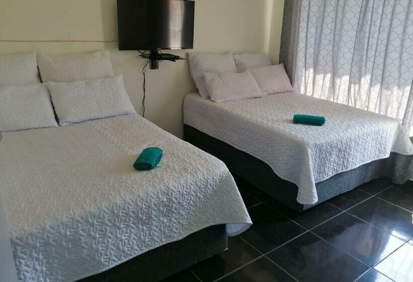 Номер Стандарт 2 Двуспальные Кровати, Tl Yahweh Guest House