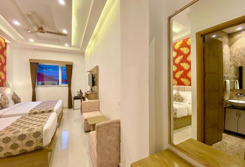 Номер Стандарт Трехместный, Arogyadham Retreat