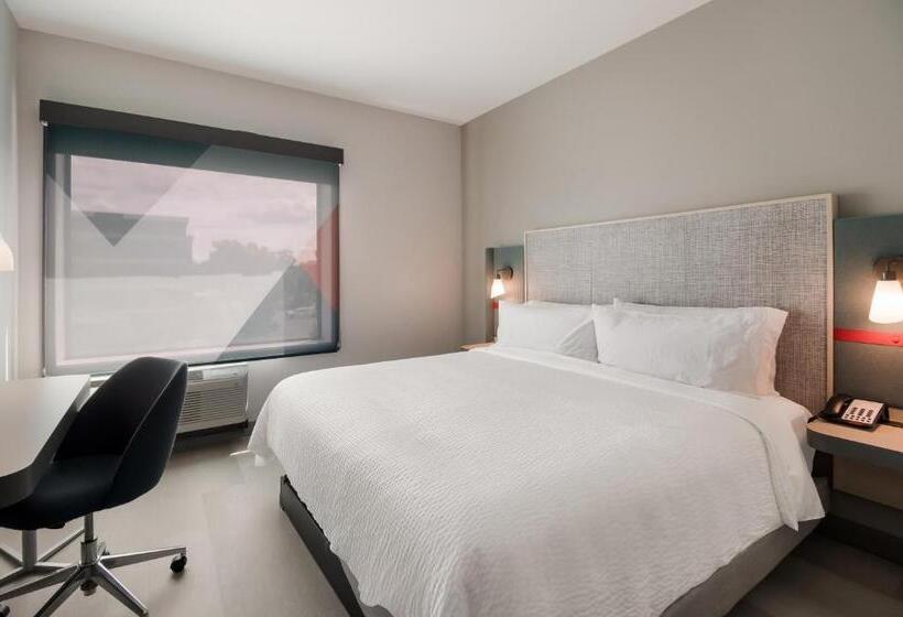 适合残疾人士使用的带超级大床的标准间, Avid Hotels Mt Juliet – Nashville Area By Ihg