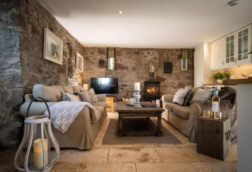 منزل غرفتين نوم, Nether Glenny Farm