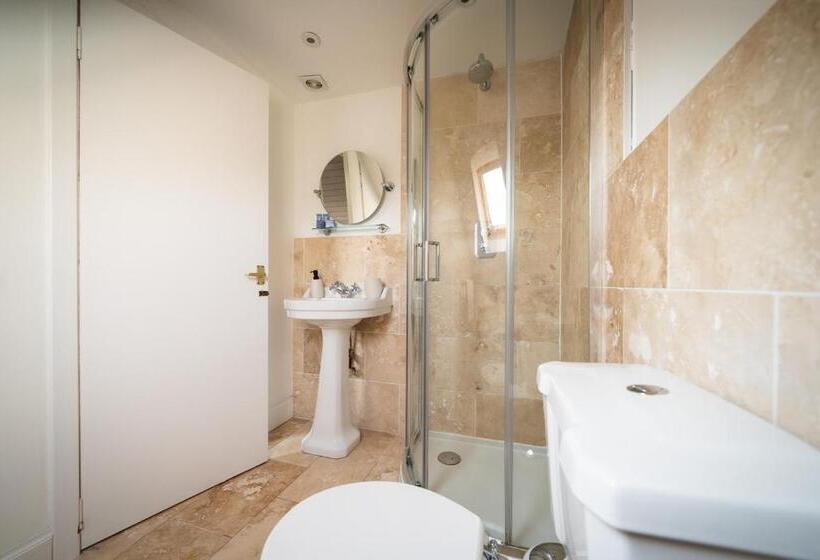 منزل غرفتين نوم, Nether Glenny Farm