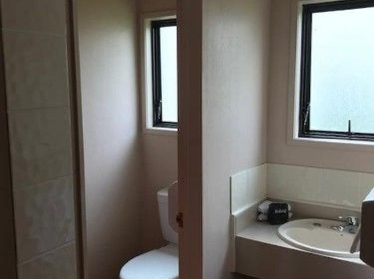 Студия Стандарт, Aspen Manor Motel