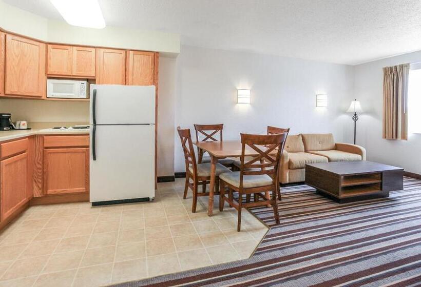 キングサイズベッドのスイートルーム, Super 8 By Wyndham Sault Ste. Marie