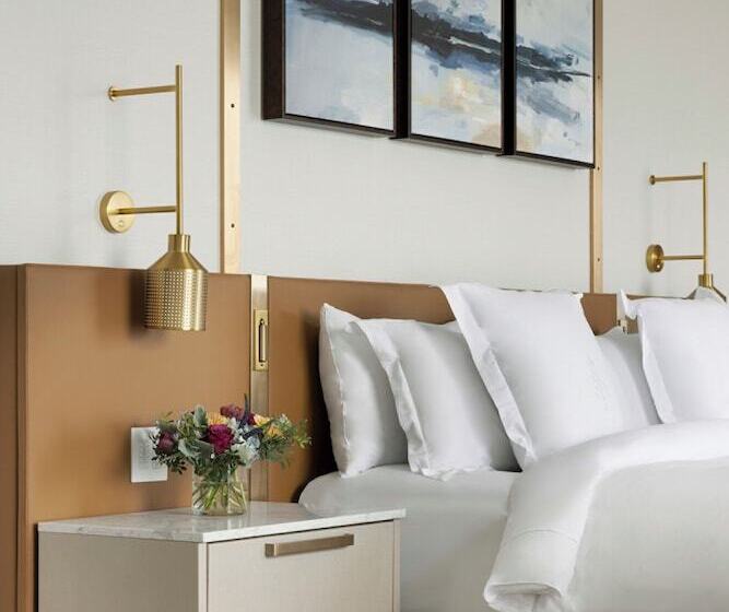Premium room with river view, Four Seasons Hotel Minneapolis