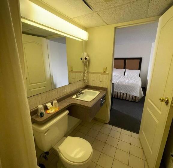 패밀리 룸, 6032 Persepolis Inn