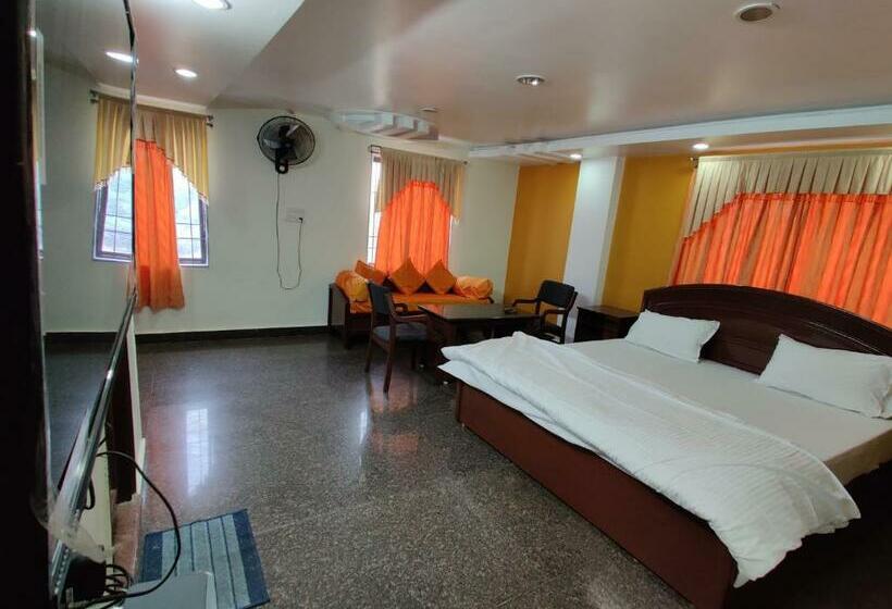 Трехместный Номер Комфорт, Gangavaram Residency