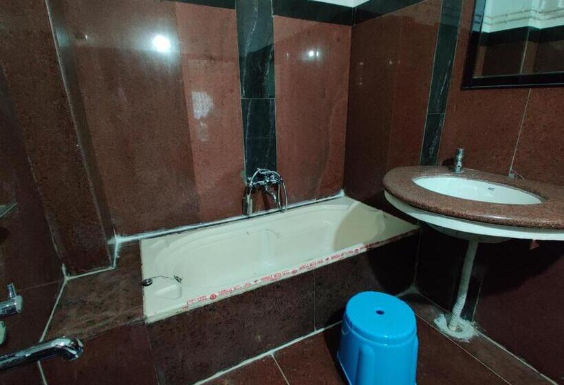 Люкс Deluxe Кровать Кинг, Gangavaram Residency