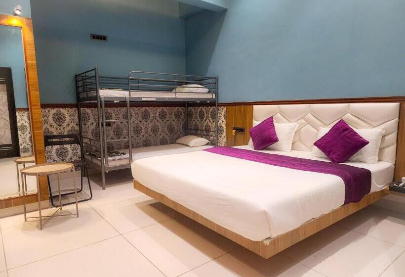 带大床的高级房间, Passiflora Beach Resort Alibaug
