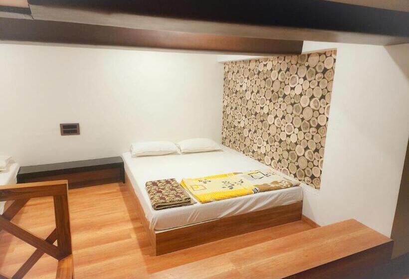 带大床的高级房间, Passiflora Beach Resort Alibaug