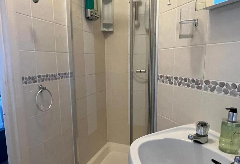 اتاق لوکس, B&b Near The Sea