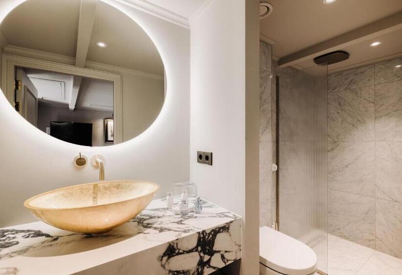 Quarto Superior Interior, 717