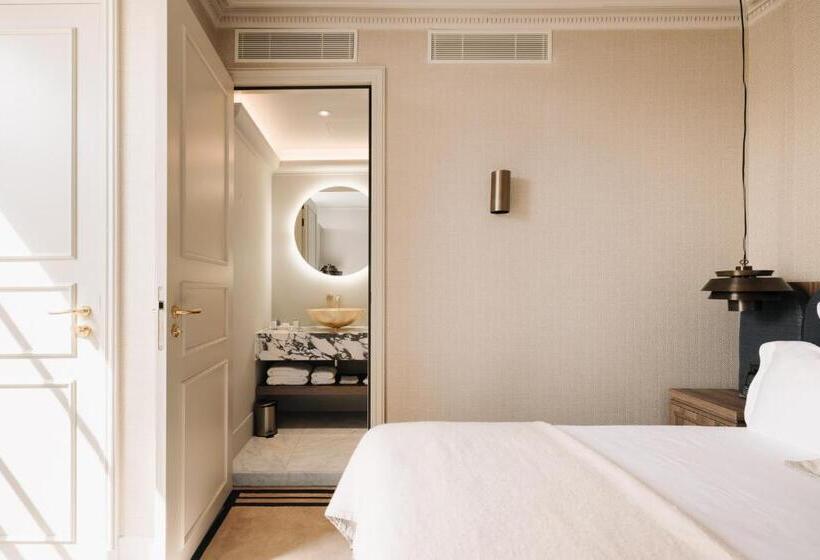 Quarto Superior Interior, 717