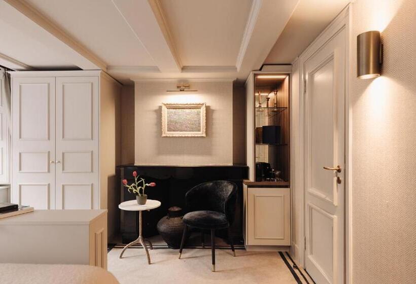 Quarto Estandar, 717