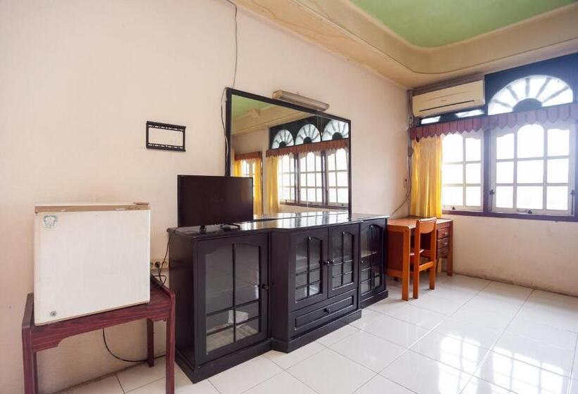 Люкс, Reddoorz @ Jalan Jendral Sudirman Jambi 2