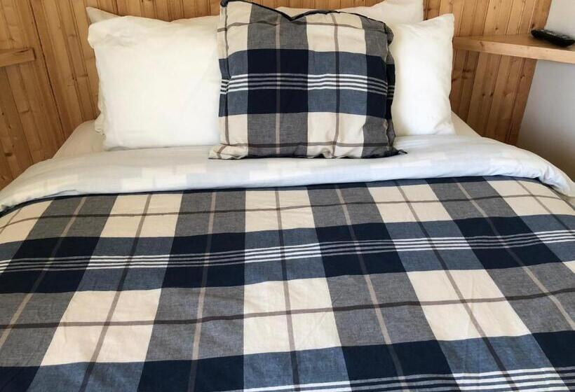 Дом 3 Спальни, Piccadilly Motel