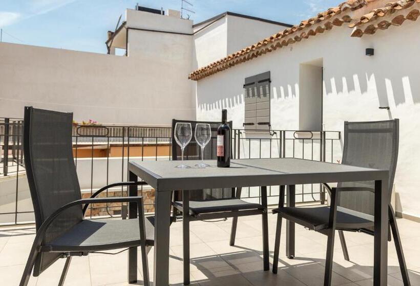اتاق استاندارد چهار تخته, Domu Qirat   Authentic Rooms & Terraces