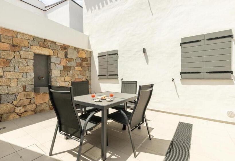 اتاق استاندارد با تراس, Domu Qirat   Authentic Rooms & Terraces