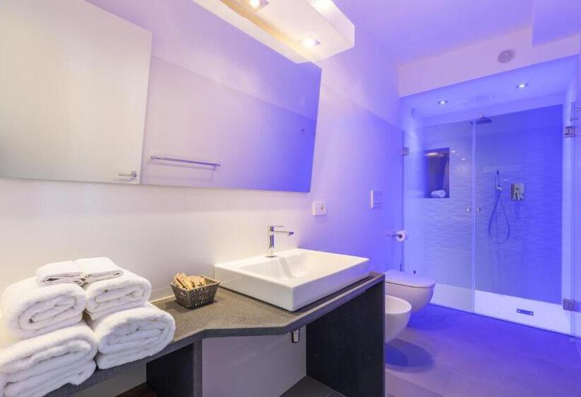 اتاق استاندارد با تراس, Domu Qirat   Authentic Rooms & Terraces