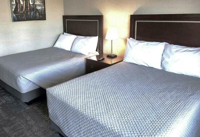 Четырехместный Номер Стандарт, Queen City Inn