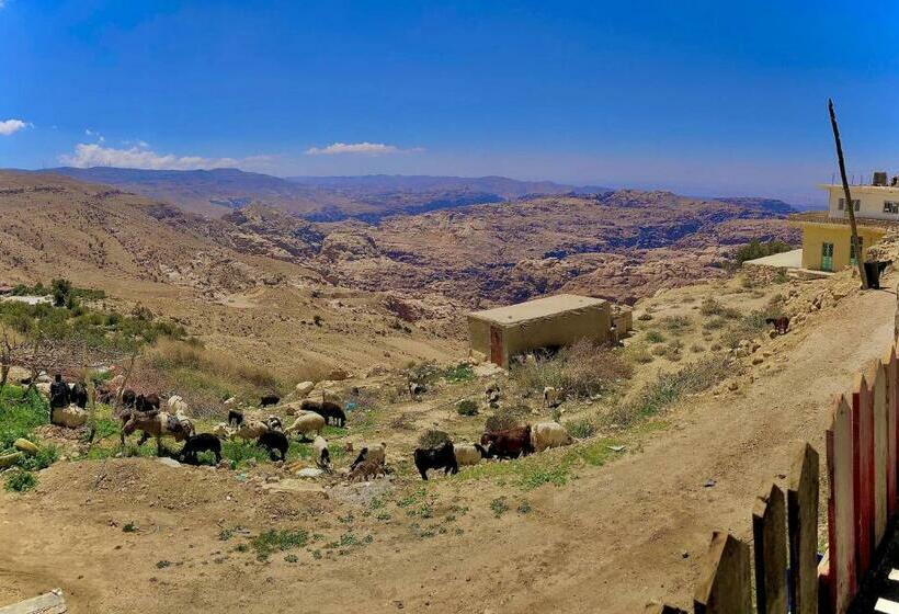 اتاق استاندارد با چشم‌انداز کوهستان, Petra Nefnaf Hostel