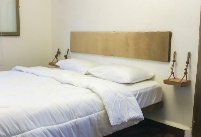 اتاق استاندارد با چشم‌انداز کوهستان, Petra Nefnaf Hostel