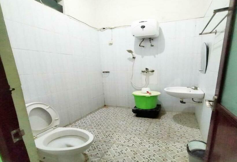 Номер Стандарт, Reddoorz At Hotel Nuansa Ngawi