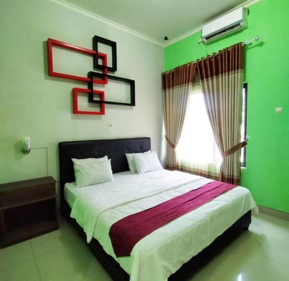 Номер Deluxe, Reddoorz At Hotel Nuansa Ngawi
