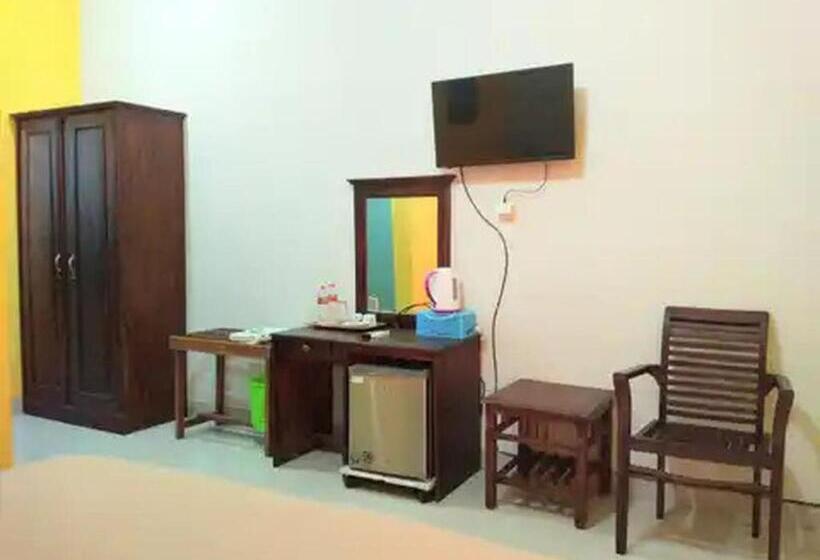 Номер Deluxe, Reddoorz At Hotel Nuansa Ngawi