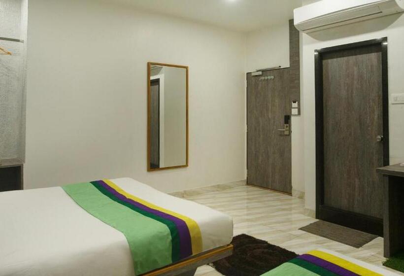 Номер Deluxe, Treebo Urban, 1 Km From Railway Station